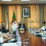 النقل الجامعي .. بداري يترأس اجتماعا لتحسين الخدمة