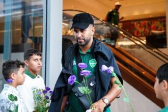 بالفيديو.. رياض محرز يخطف الأضواء في هونغ كونغ قبل موقعة السوبر السعودي