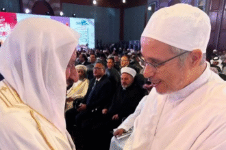 زيد الخير يتحادث مع الأمين العام للهيئة العالمية للإعجاز العلمي في القرآن والسنة