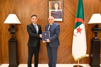 عطاف يستلم أوراق اعتماد سفير أوكرانيا الجديد