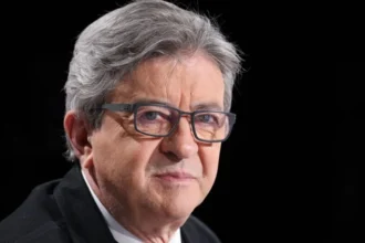 فرنسا: ميلونشون يدعو إلى إضراب عام يوم 10 سبتمبر المقبل