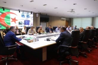  مشاركة الجزائر في IATF 2025 .. وزير النقل يترأس اجتماعا تنسيقيا