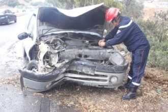 العاصمة.. 4 جرحى في حادث انحراف سيارة وسط زرالدة