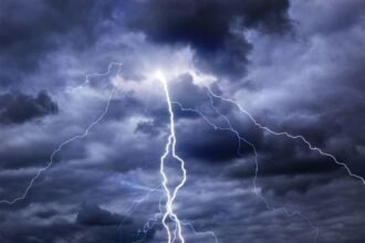 رعود وزوابع رملية اليوم وغدا