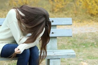 سأتزوج بغني مطلق طلبا للإستقرار.. فهل سيكون لي ذلك؟