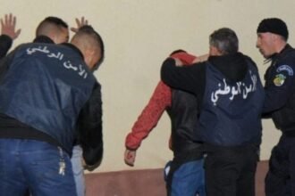 شقيقان يعتديان على جارهما بسكين لترحمه على قاتل شقيقهما في ستوري!