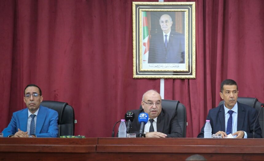 قويدري ينصب رئيس وأعضاء جهاز الرصد واليقظة لتوفير المواد الصيدلانية