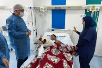 والي قسنطينة يزور الفنان ” أحمد حركاتي”