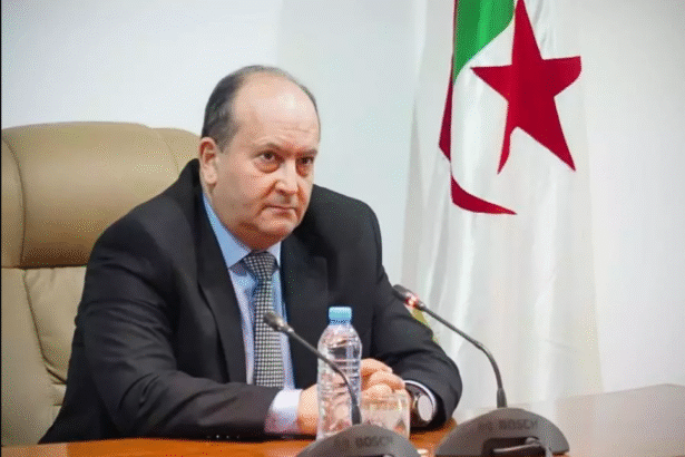 الوزير الأول يترأس اجتماعا للحكومة